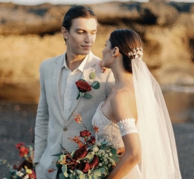 here's something about a wedding by the ocean that just works. Good flowers, good light, the people you love around you and somehow it all comes together.