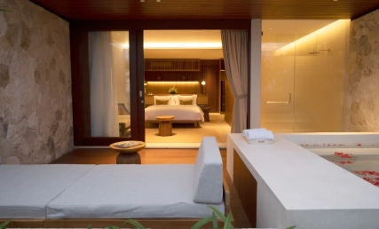 Jacuzzi Suite Ocean View 1BR Sofa